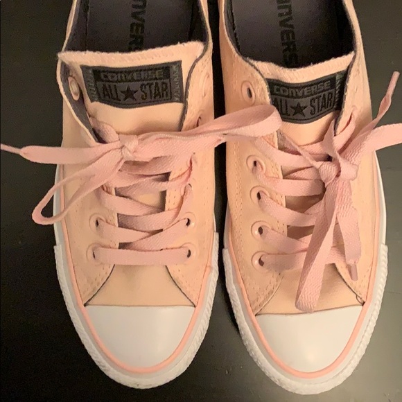 Women’s size 7 Converse shoes Light Pink - Picture 3 of 7